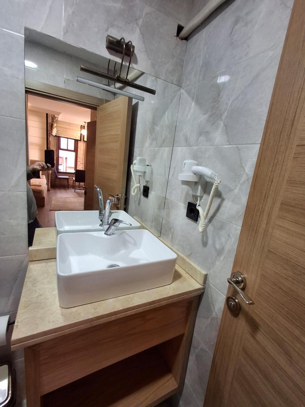 Besiktas Guest House Istanbul Bagian luar foto